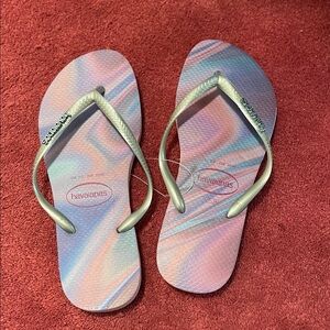 NEW Havana purple pink and blue swirl print  flip-flops size 7/8